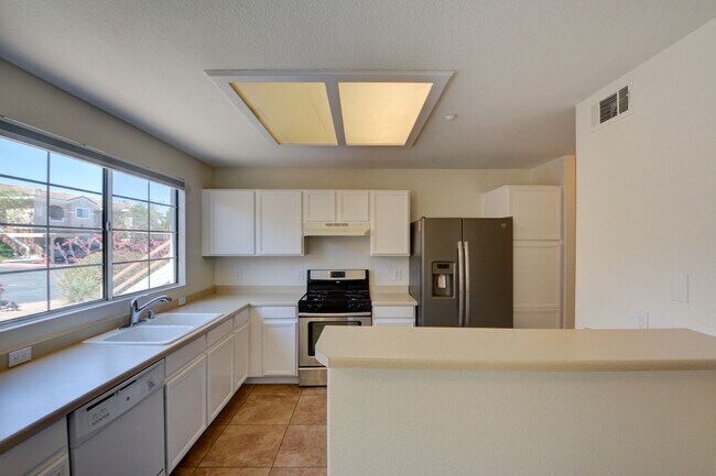 Building Photo - Beautiful 2BR / 2BA Renovated / Modern Condo In A Gated Complex.
