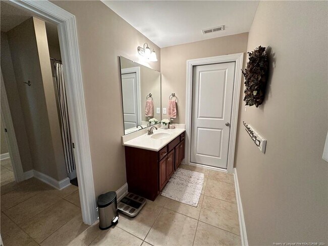 Building Photo - 138 Valley Pines Cir