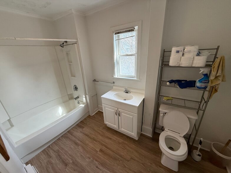 Building Photo - 10-2 Russell St