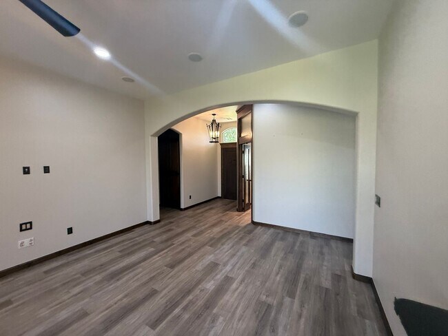 Building Photo - 3 bed plus office, Neighborhood amenities include a neighborhood pond, Pool and playground!