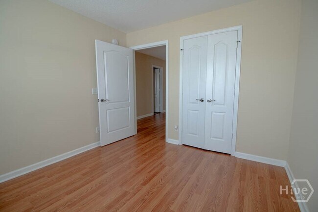 Building Photo - 127 Ventura Pl