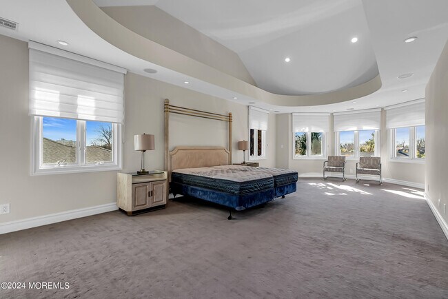 Building Photo - 215 Hollywood Ave