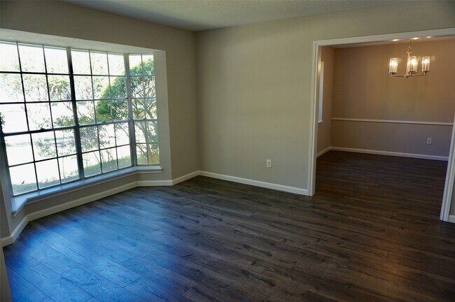 Building Photo - 1707 Valley Vista Dr