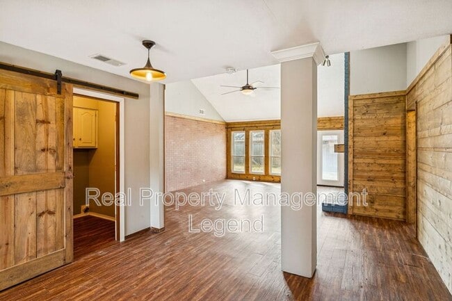 Building Photo - 3740 Racquet Ct