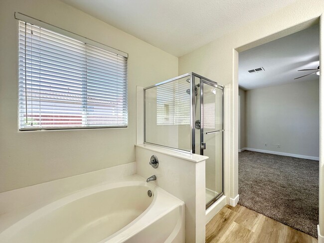 Building Photo - Granite Peaks At Summerlin