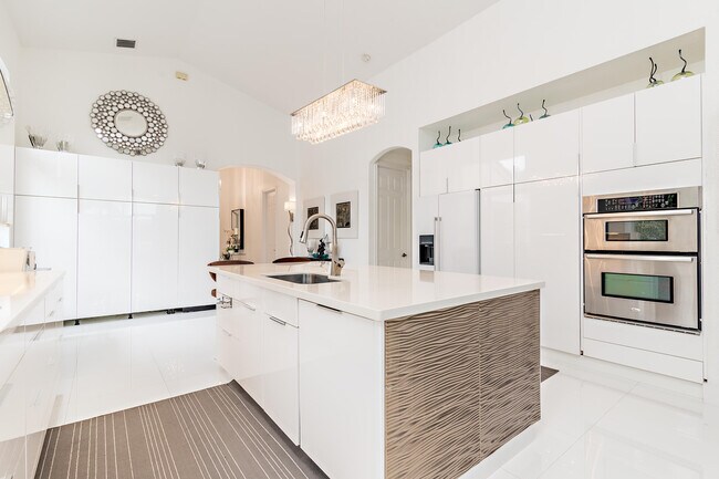 Building Photo - 8270 Spyglass Dr