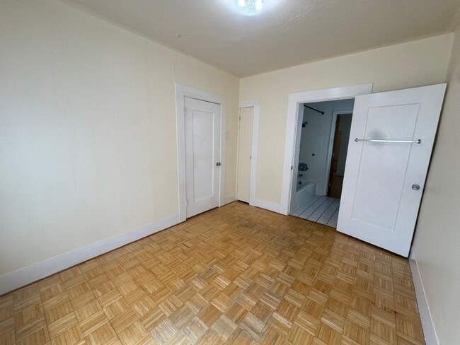 Building Photo - 5913 Vallejo St