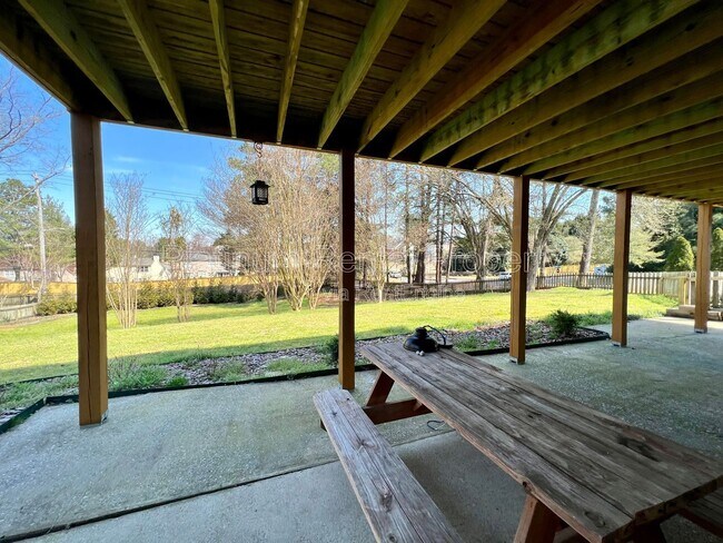 Building Photo - 3707 Rogers Cove