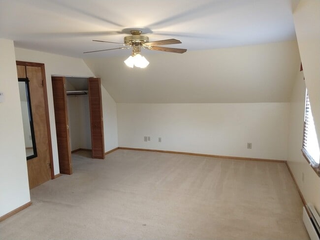 Building Photo - 387 Feura Bush Rd