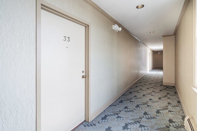 Building Photo - 101 Shearwater Ct E