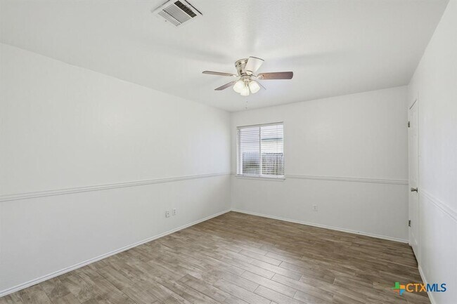 Building Photo - 1005 Rolling Ridge Dr