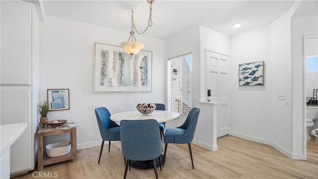 Building Photo - 405 Ribbon Beach Way