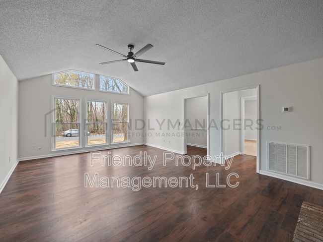 Building Photo - 2119 Dave St