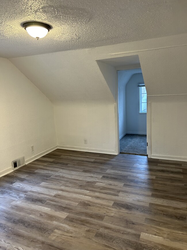 Upstairs Bedroom - 18918 Westphalia St