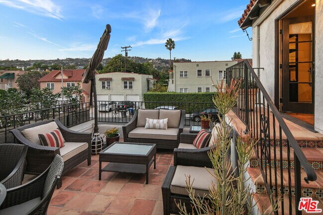 Building Photo - 855 N La Jolla Ave