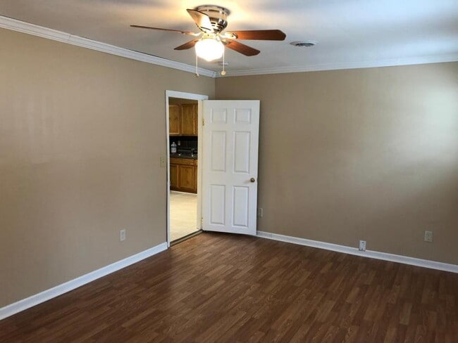 Building Photo - 1406 E Fairview Ave