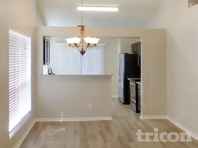 Building Photo - 5522 Silver Maple Dr