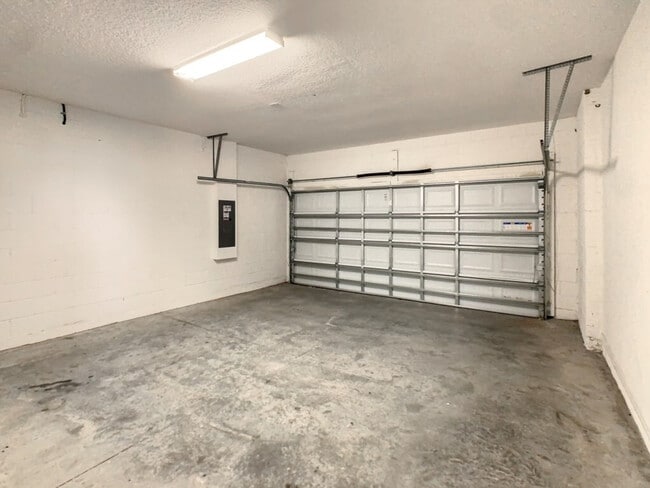 Building Photo - 2533 Rosemont Cir