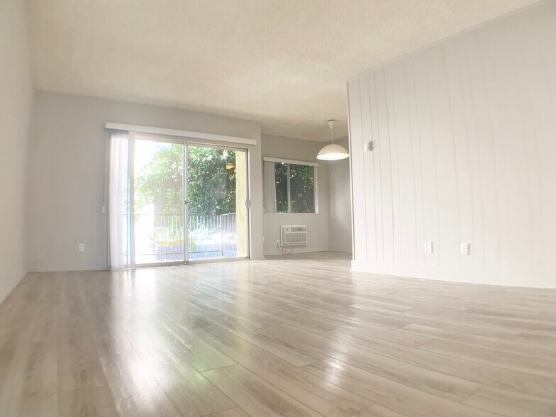 Building Photo - 1415 S Bundy Dr