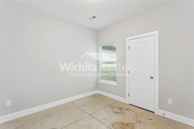 Building Photo - Newer 3 bedroom 2 bath duplex - ***$500 off the first month's rent***