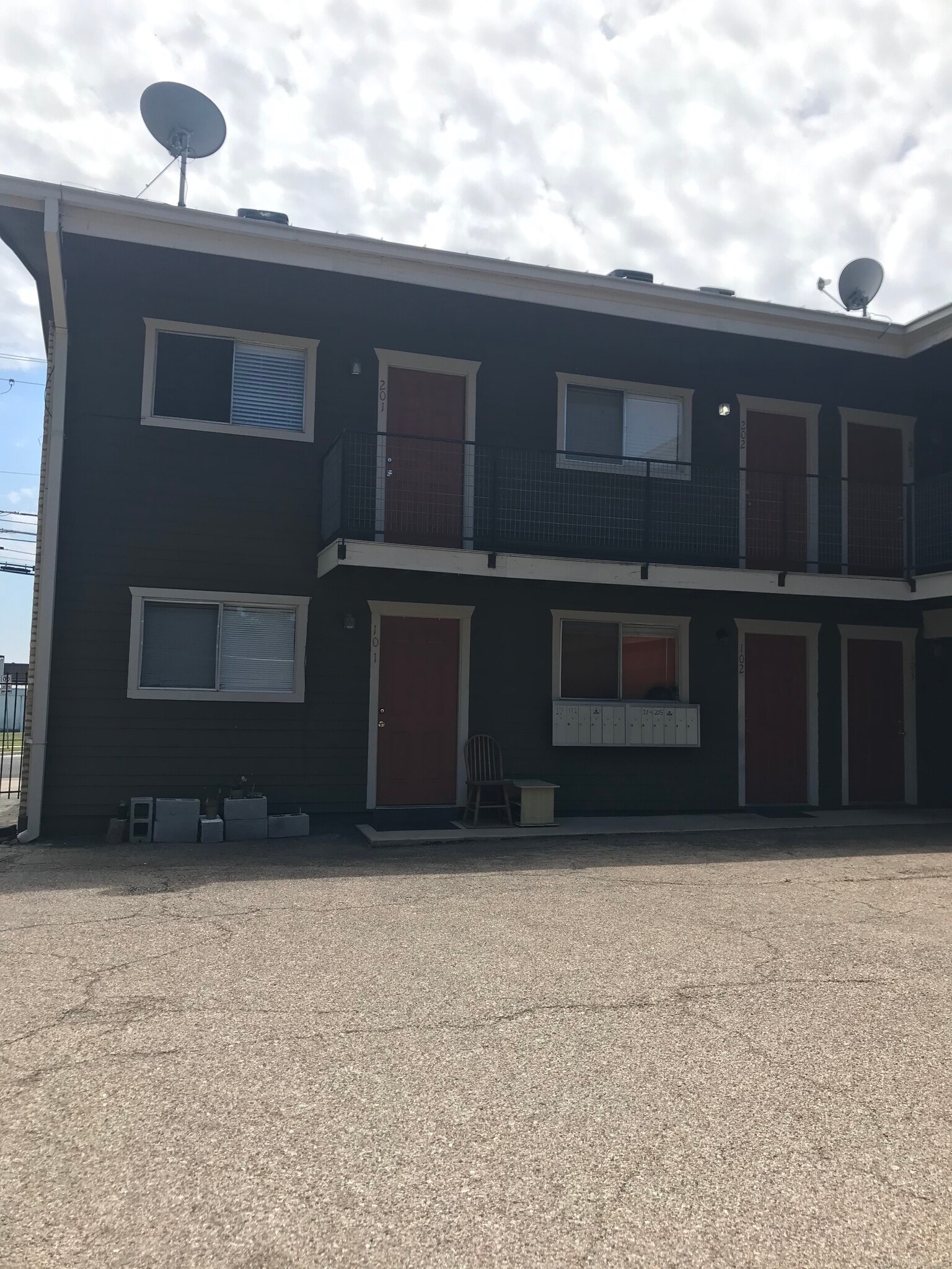 Building Photo - 706 Denson Dr