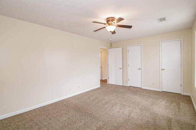 Building Photo - 402 E St