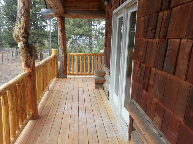 Building Photo - Beautiful Log Home with Shop