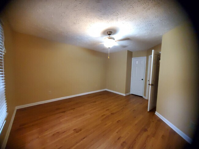 Building Photo - 446 Lands End Rd