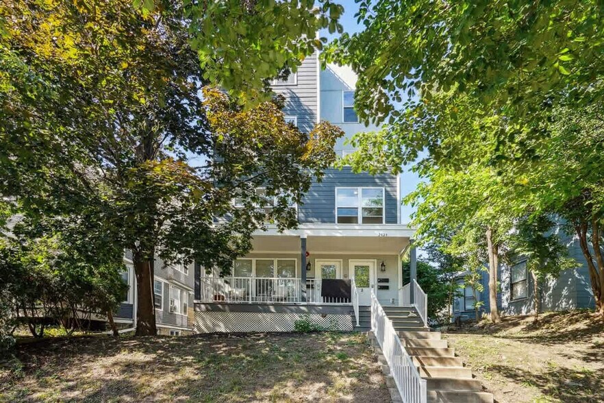 Building Photo - 2424 Lyndale Ave S