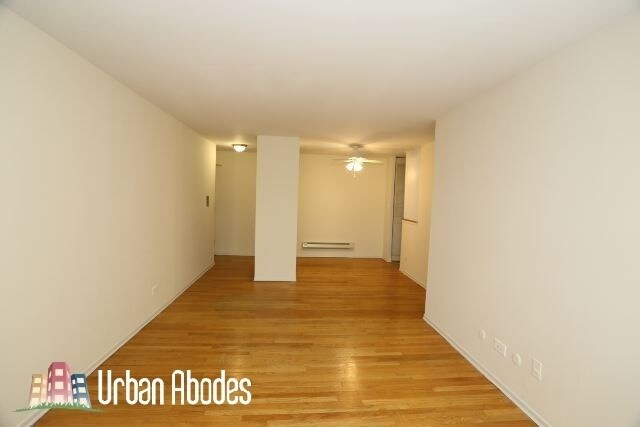 Building Photo - 648 W Wrightwood Ave