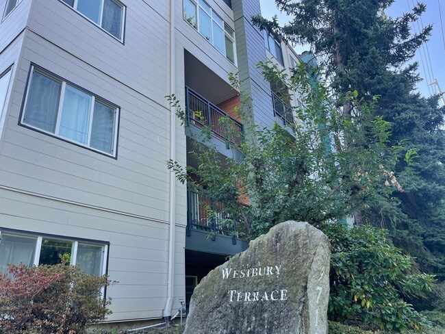 Building Photo - $500 off 1st months rent!!  Bright and Modern Northgate Condo!