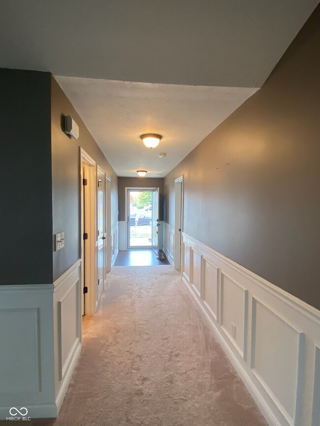Building Photo - 6750 Woodcrest Dr