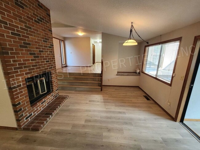 Building Photo - 3 bd 2ba Ranch Style Home with Deck, Fence...