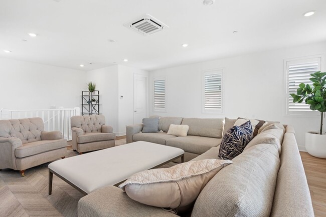 Building Photo - 408 Treble: Modern 4BR + Loft in Great Park, Irvine