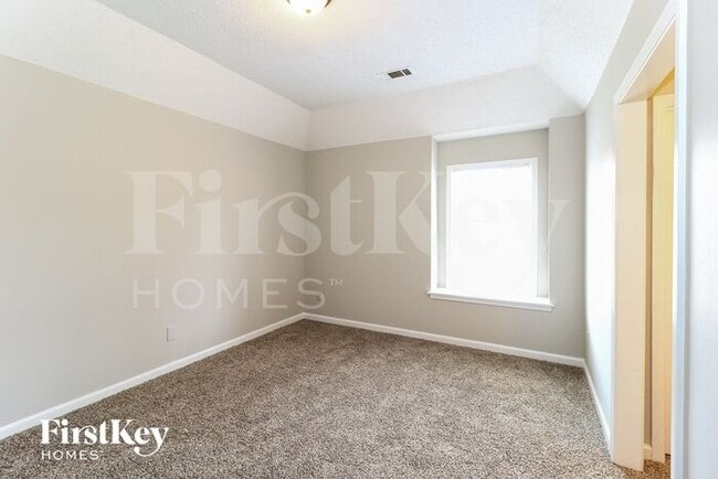Building Photo - 6000 Chadwell Rd