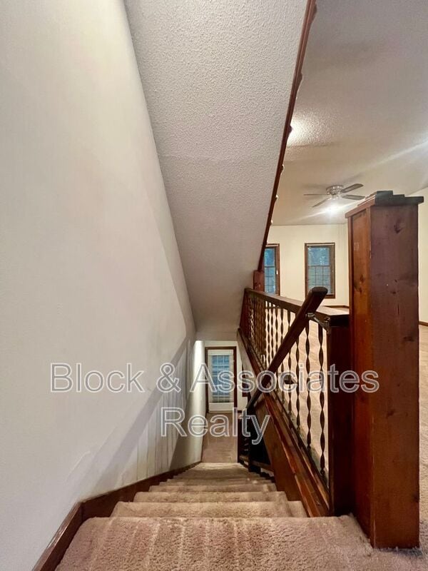 Building Photo - 1419 King Charles Dr