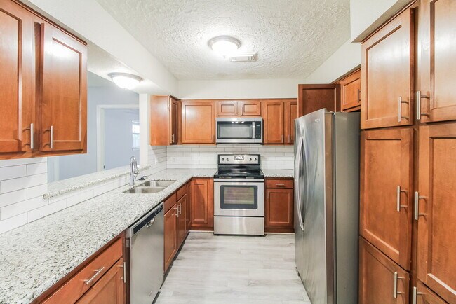 Building Photo - 3206 Teakwood Cir