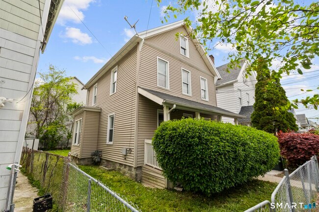 Building Photo - 651 Iranistan Ave