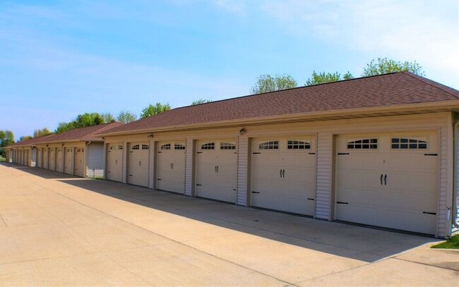 Building Photo - $1,305 | 2 Bedroom, 2 Bathroom | PET Frien...
