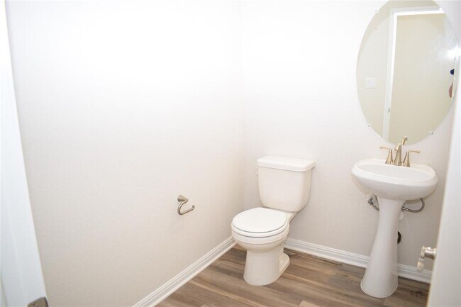 Building Photo - 245 Old Town Rd