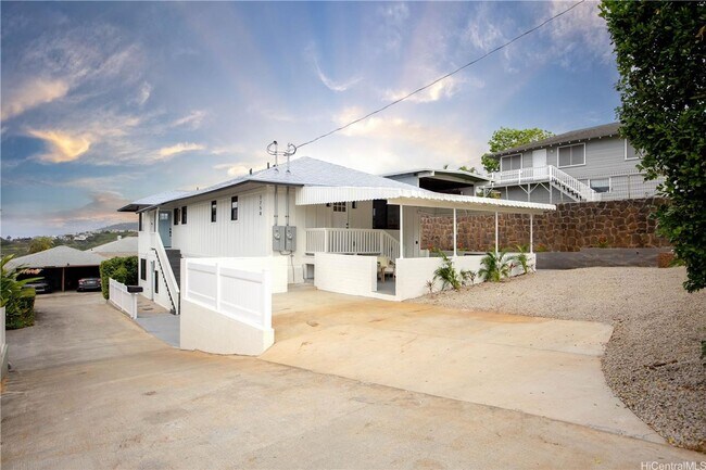 Building Photo - Bright & Renovated 2BD/1BA in Wilhelmina Rise – Move-In Ready!