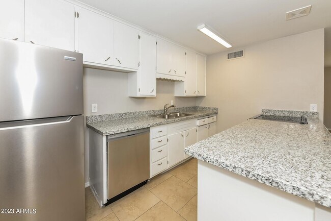 Building Photo - 8620 E Northland Dr