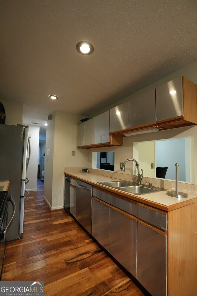 Building Photo - 3 Normandy Ct