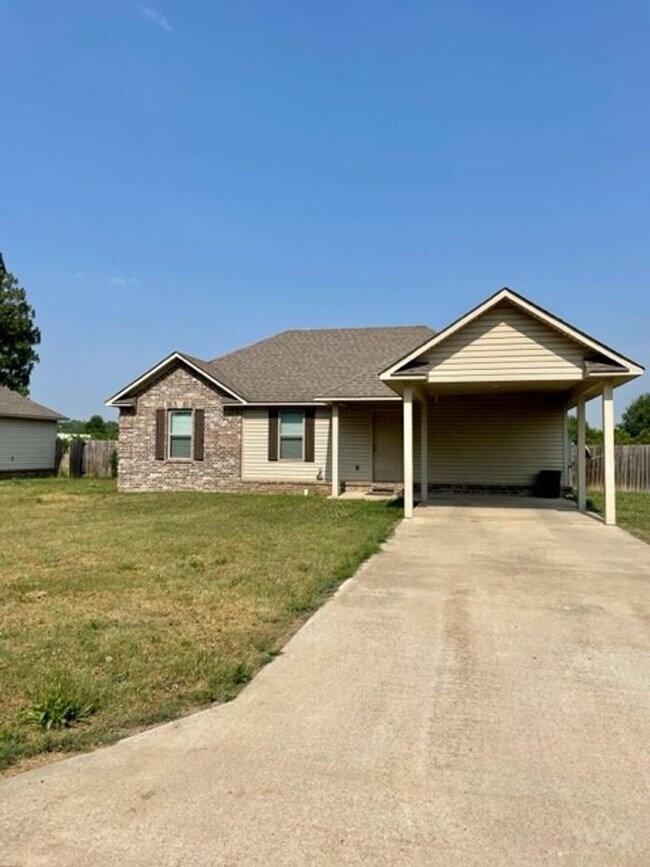Primary Photo - 3 bed / 2 bath in Pocahontas