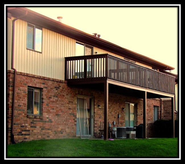 Building Photo - 720 W Centennial Ave