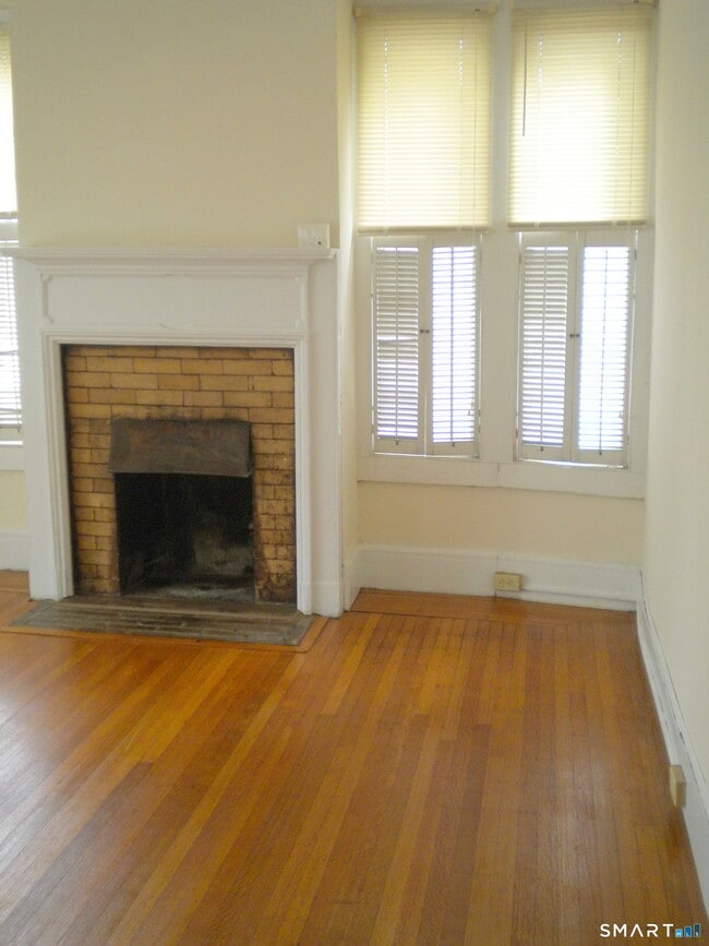 Building Photo - 382 Whitney Ave