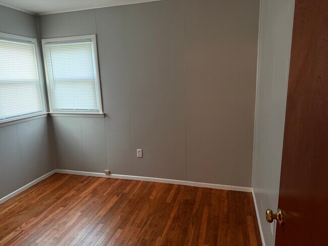 Building Photo - 2818 Kennedy Dr