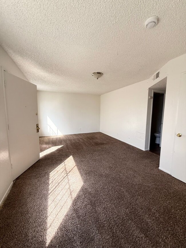 Building Photo - 3308 E Olive Ave