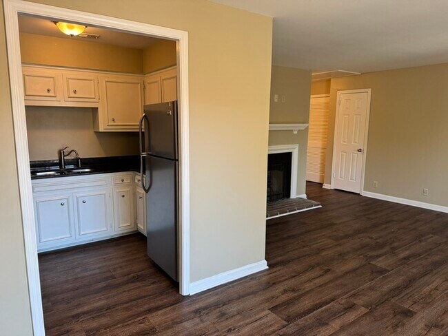 Building Photo - 5807 Brentwood Trace