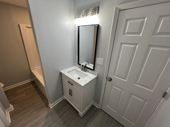 Building Photo - Beautifully Renovated 3BR Home in a Quiet Baton Rouge Neighborhood